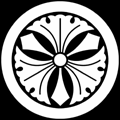 丸に剣三つ銀杏